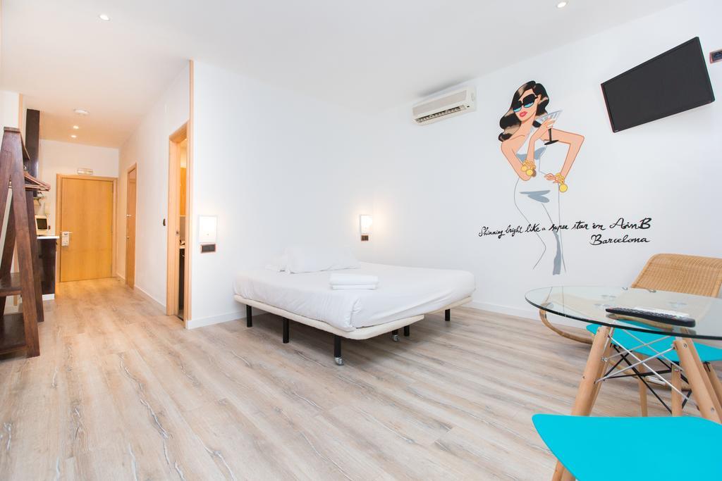 Ainb Las Ramblas-Colon Apartments Barcelona Ngoại thất bức ảnh