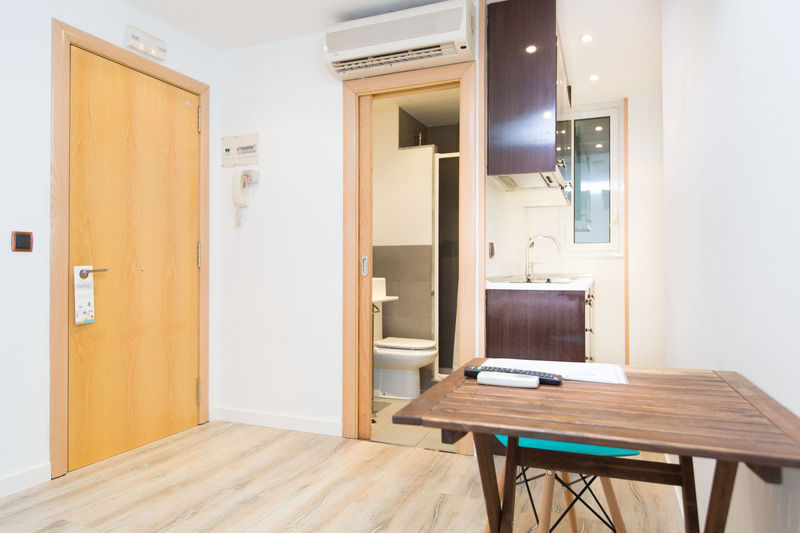 Ainb Las Ramblas-Colon Apartments Barcelona Ngoại thất bức ảnh