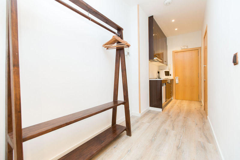 Ainb Las Ramblas-Colon Apartments Barcelona Ngoại thất bức ảnh