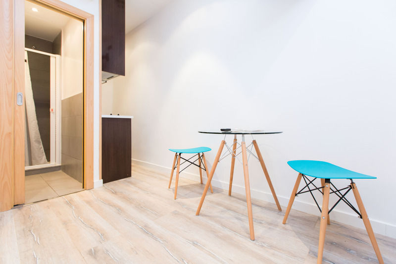 Ainb Las Ramblas-Colon Apartments Barcelona Ngoại thất bức ảnh