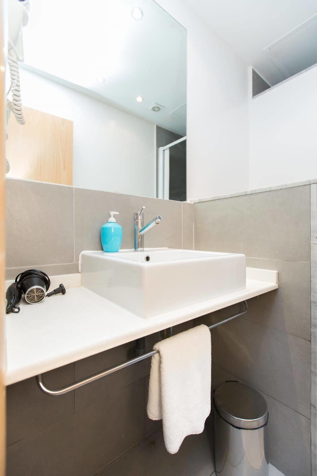 Ainb Las Ramblas-Colon Apartments Barcelona Ngoại thất bức ảnh