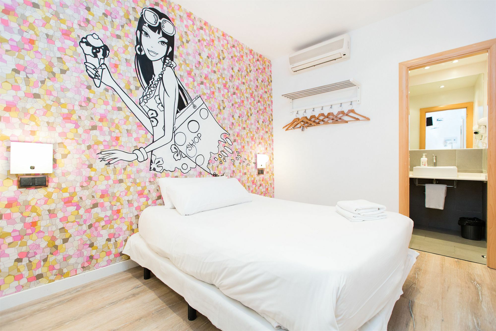 Ainb Las Ramblas-Colon Apartments Barcelona Ngoại thất bức ảnh