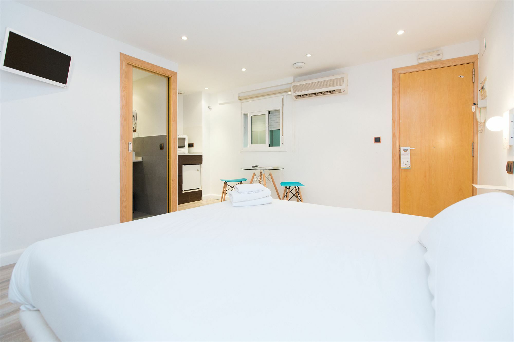 Ainb Las Ramblas-Colon Apartments Barcelona Ngoại thất bức ảnh