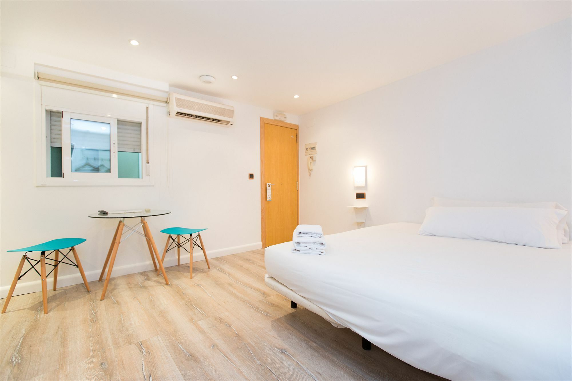 Ainb Las Ramblas-Colon Apartments Barcelona Ngoại thất bức ảnh