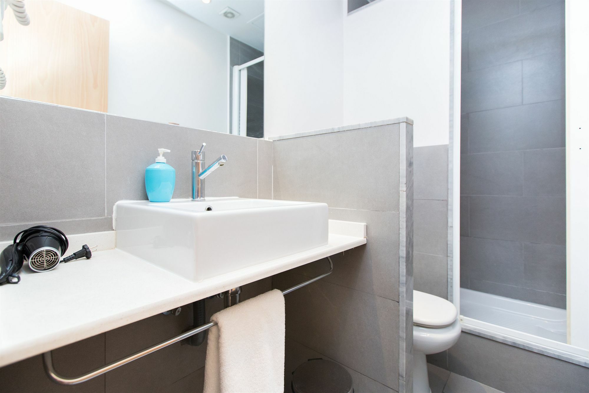 Ainb Las Ramblas-Colon Apartments Barcelona Ngoại thất bức ảnh