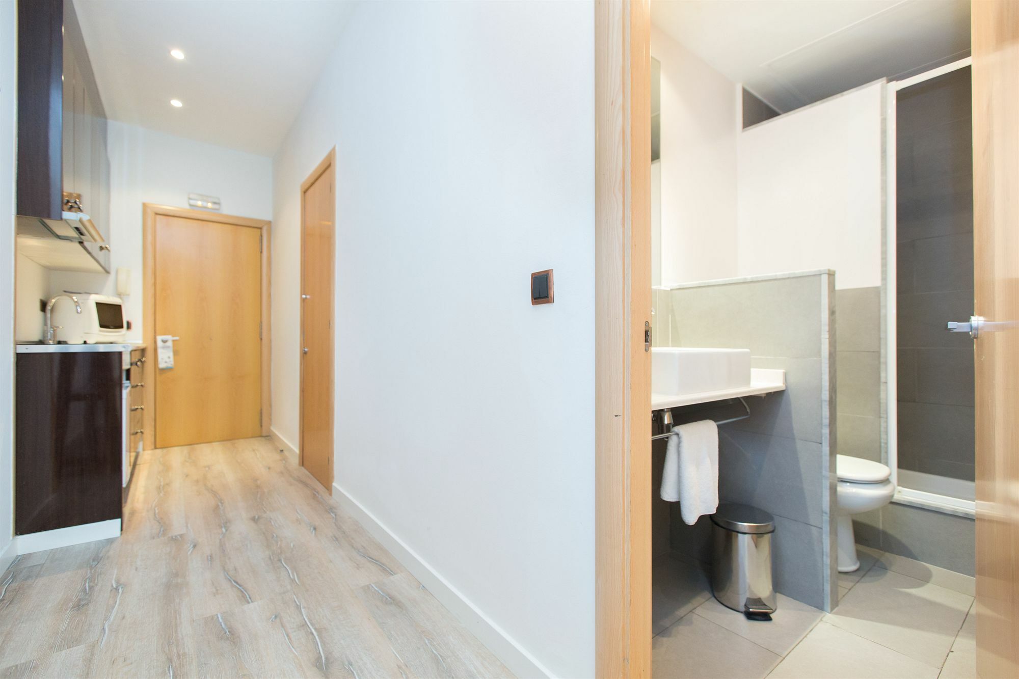Ainb Las Ramblas-Colon Apartments Barcelona Ngoại thất bức ảnh