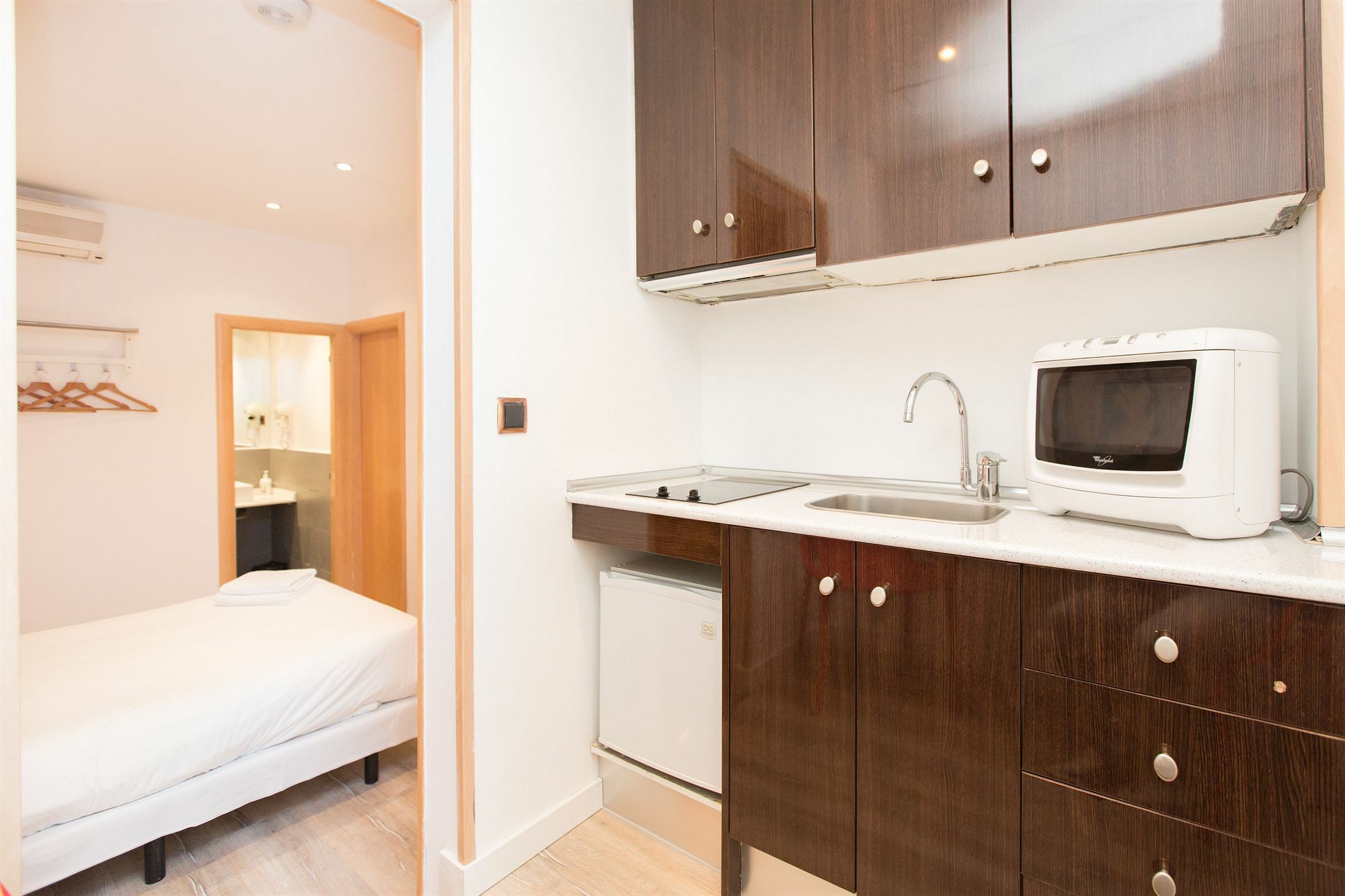 Ainb Las Ramblas-Colon Apartments Barcelona Ngoại thất bức ảnh